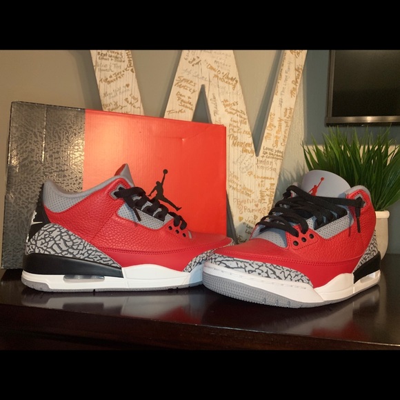 AIR JORDAN RETRO SE(FIRE RED/CEMENT GREY)